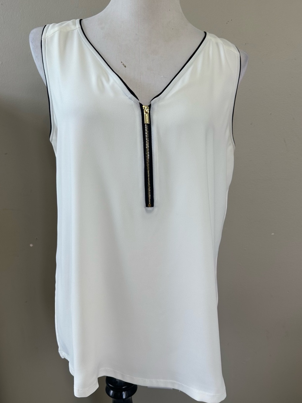 Calvin Klein women’s size XL front zip sleeveless blouse, white with black trim